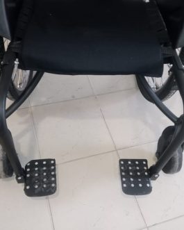 Wheel chair foot stand